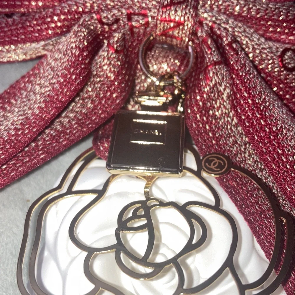 CHANEL limited edition Ornament - Picture 2 of 5